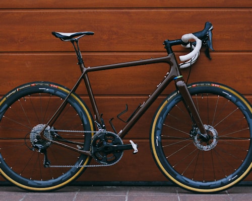 Full suspension mountain bike